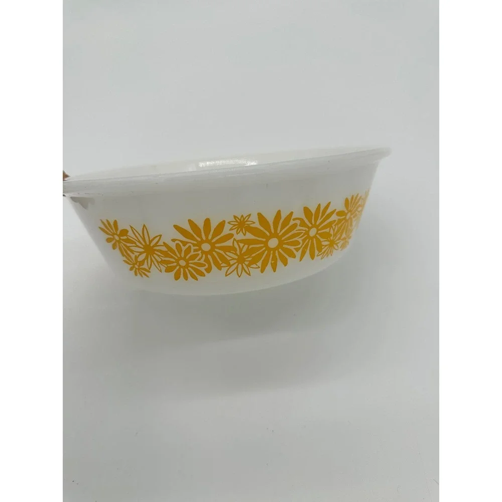 Glasbake Dish no lid vintage Daisy Sunflower Milk Glass White Yellow 2QT‎